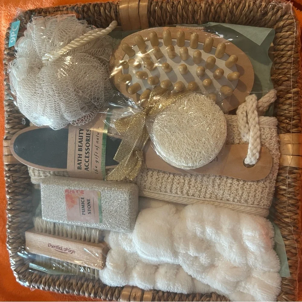 Luxury Spa Gift Basket with Bath Accessories‎